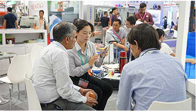 环亚集团署理商展会洽谈实拍图